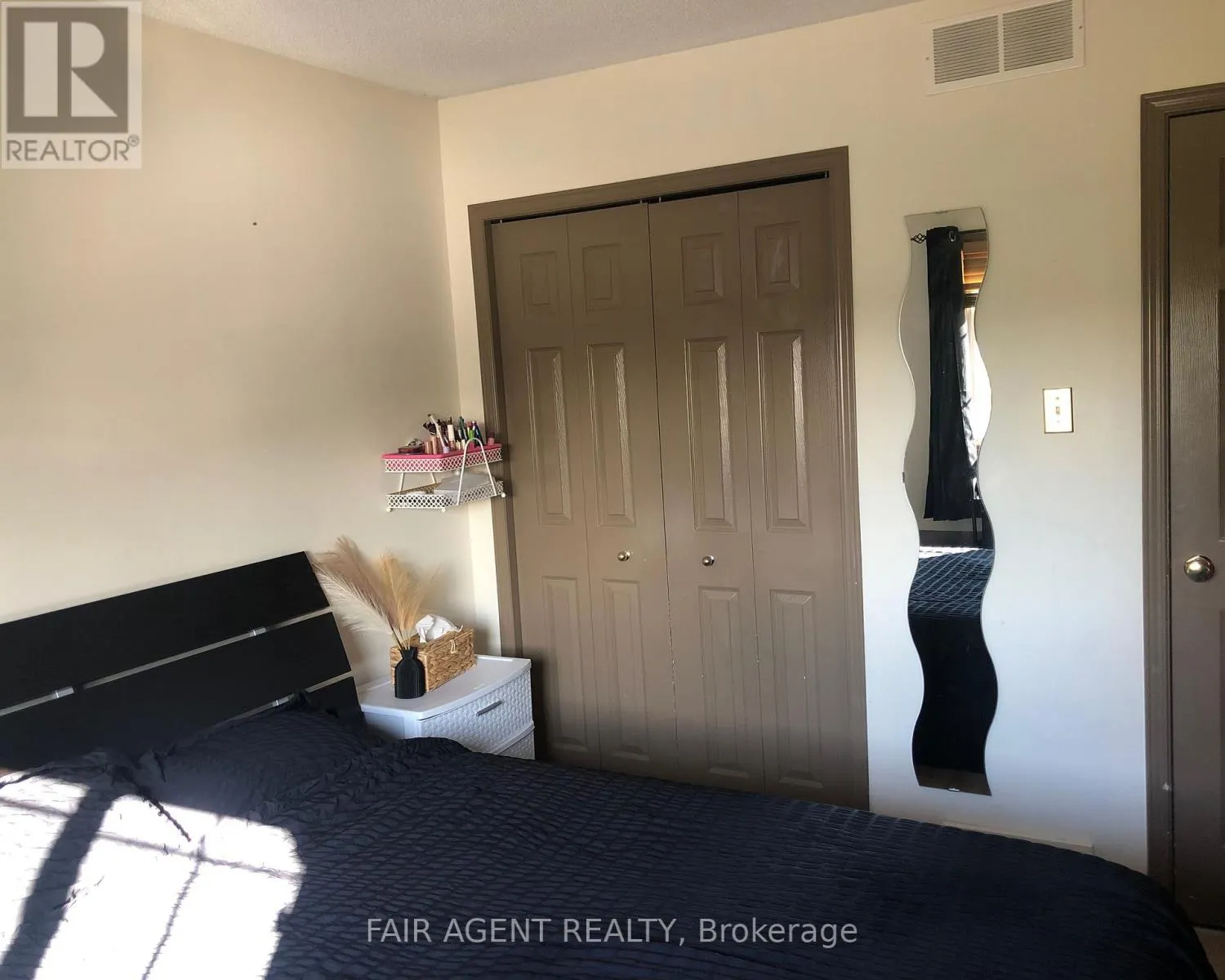 562 ERINBROOK DRIVE