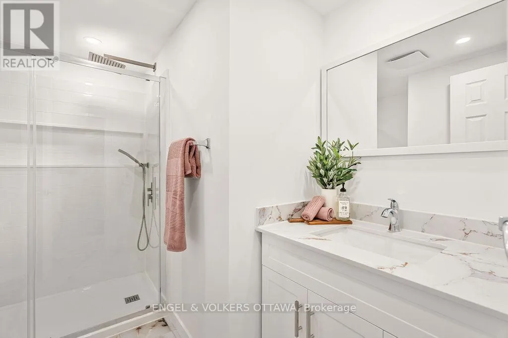 12 BAYSIDE PRIVATE