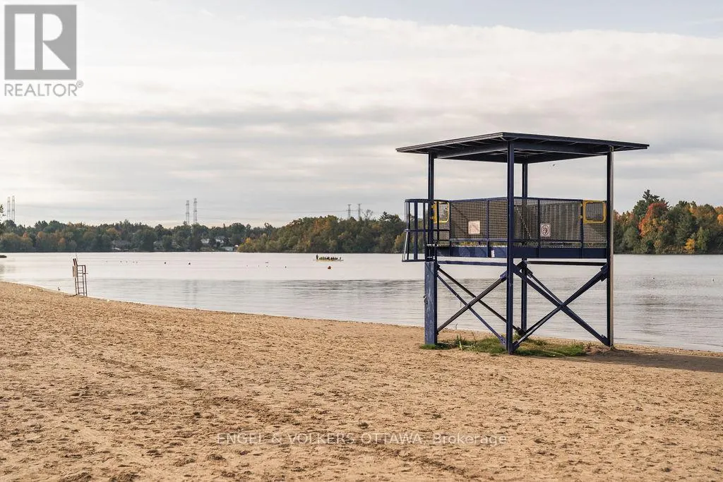 12 BAYSIDE PRIVATE