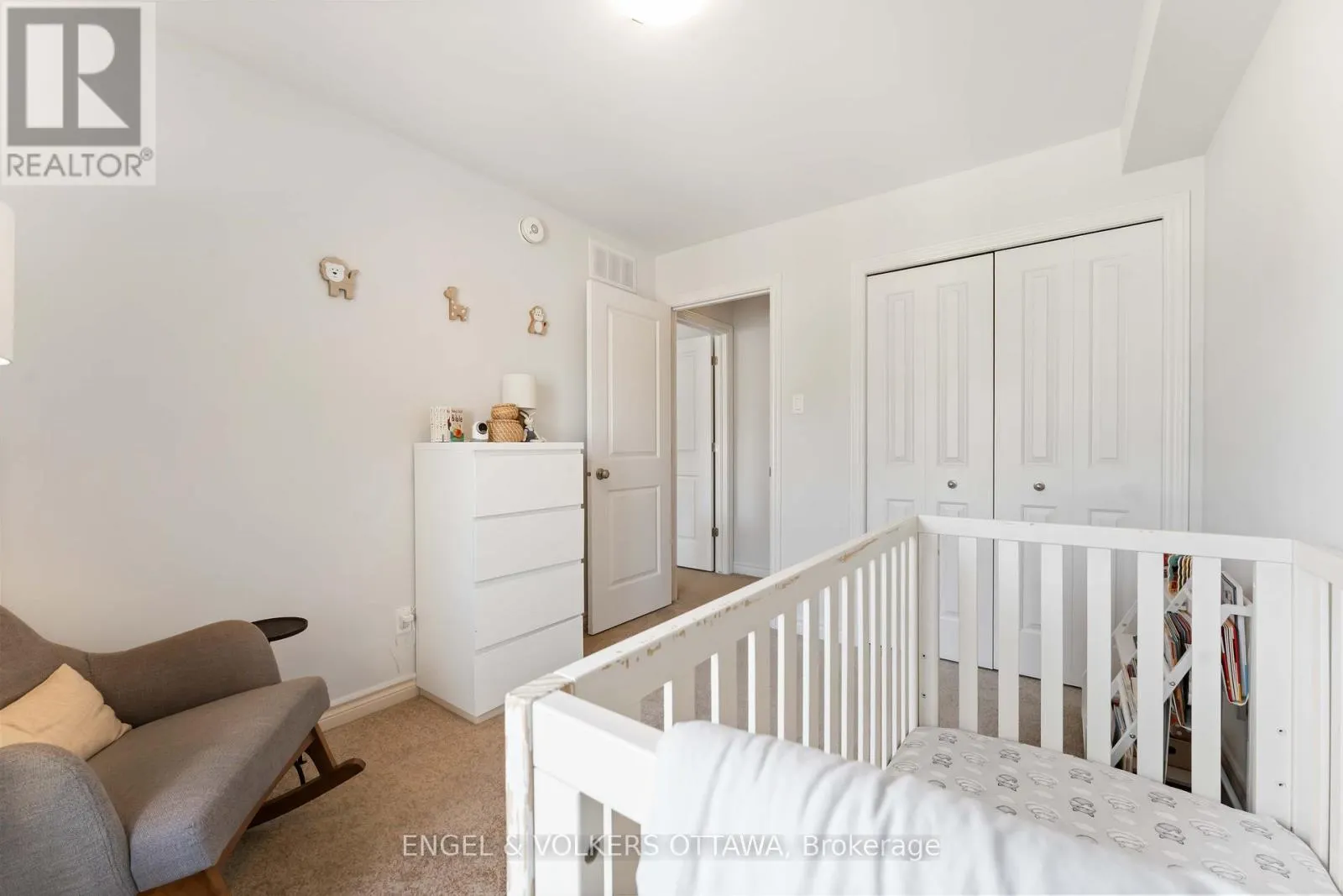 781 CAIRN CRESCENT