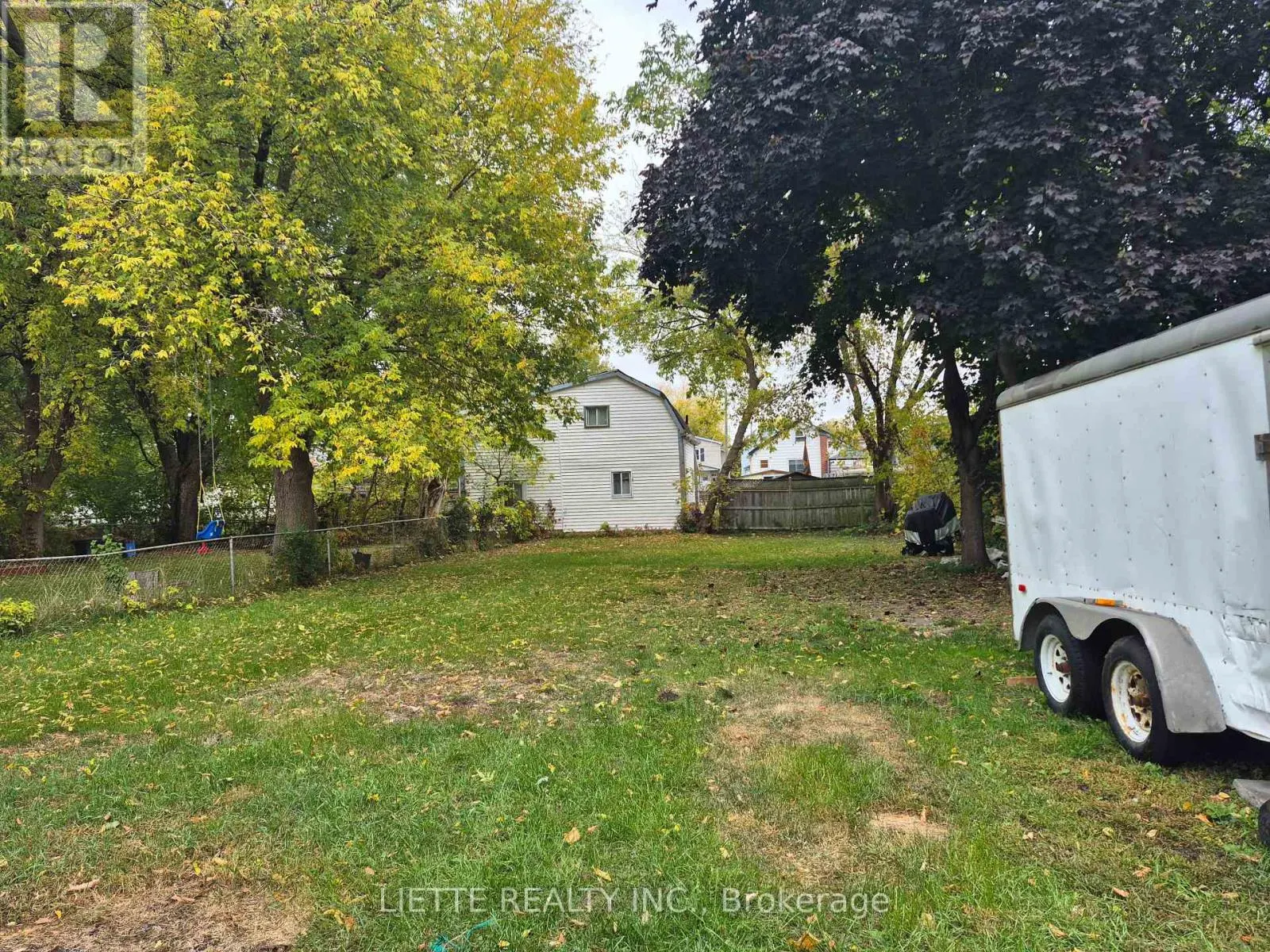 823 BEDFORD STREET