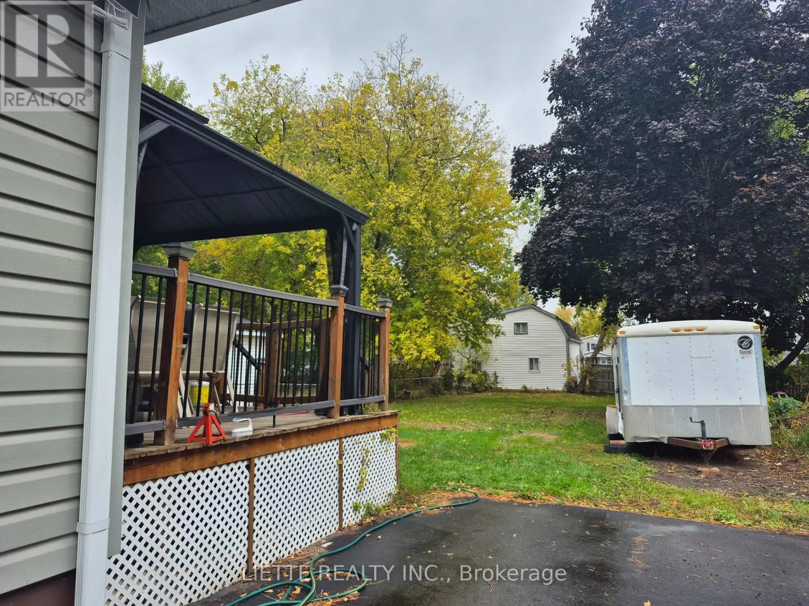 823 BEDFORD STREET