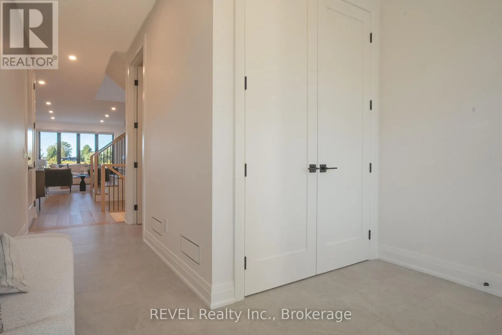 21 ARSENAULT CRESCENT