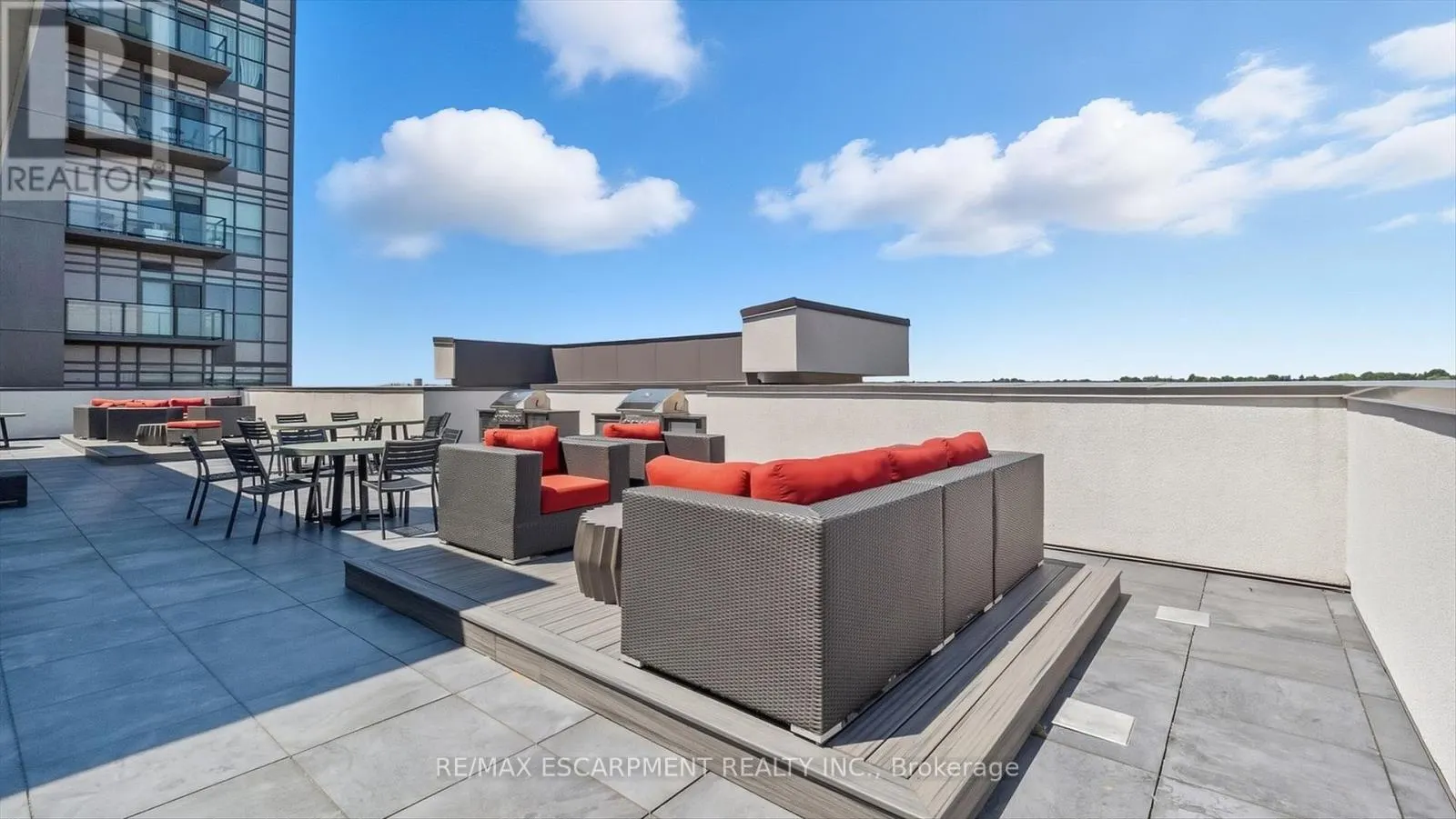 613 - 470 DUNDAS STREET E