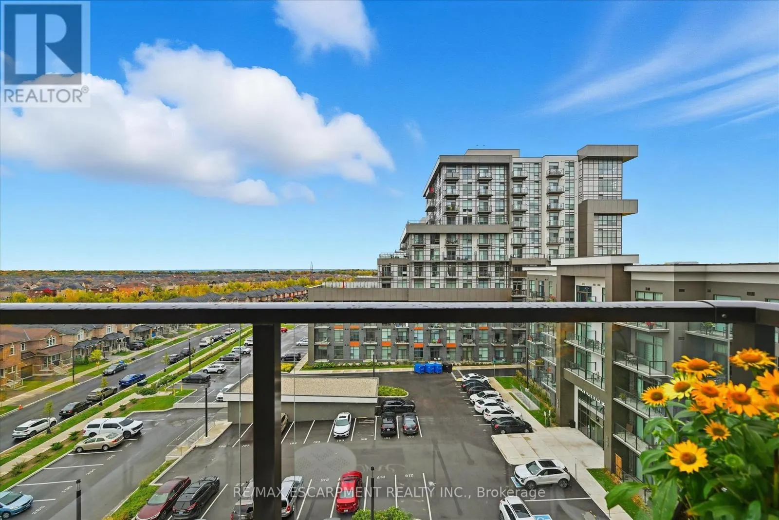 613 - 470 DUNDAS STREET E