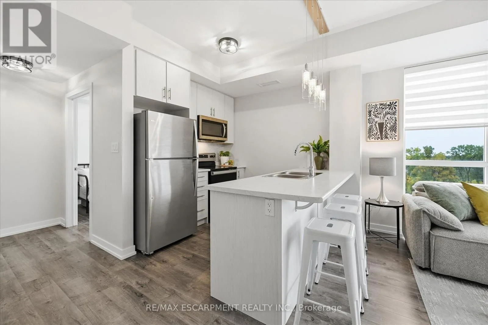 613 - 470 DUNDAS STREET E