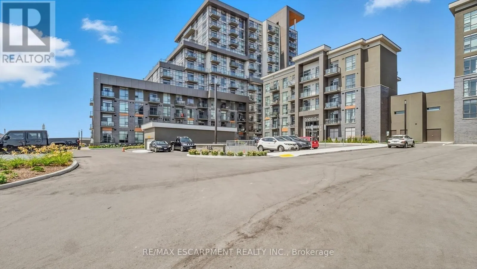 613 - 470 DUNDAS STREET E