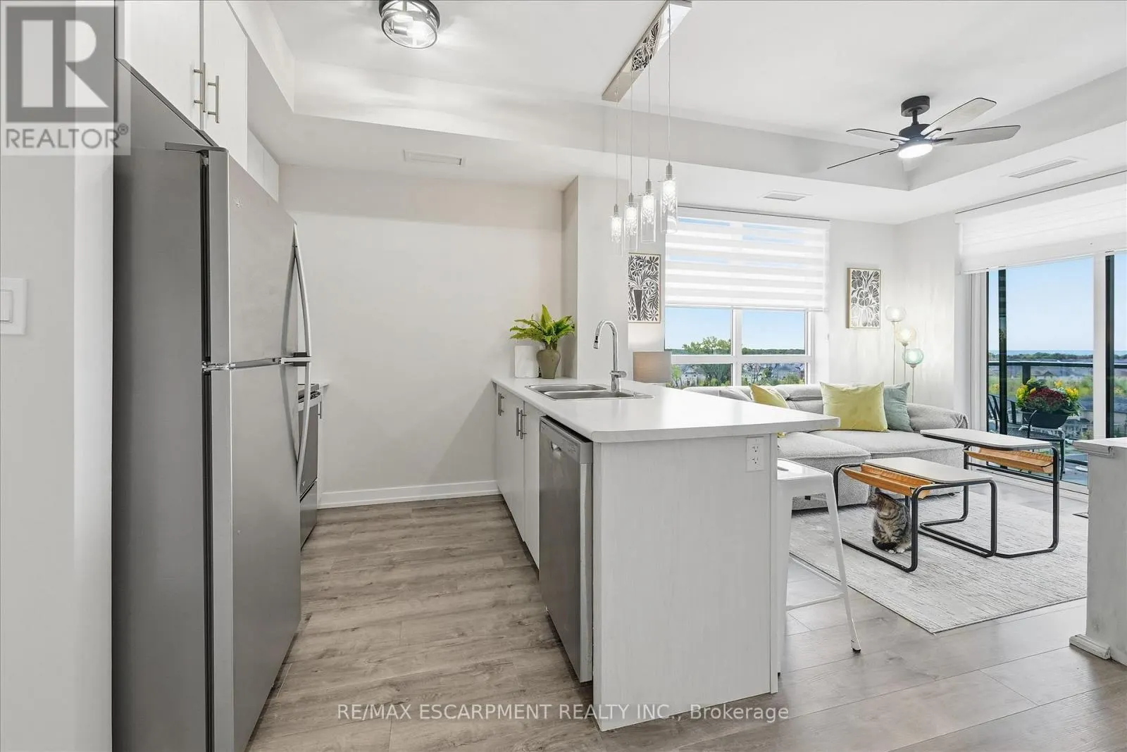 613 - 470 DUNDAS STREET E
