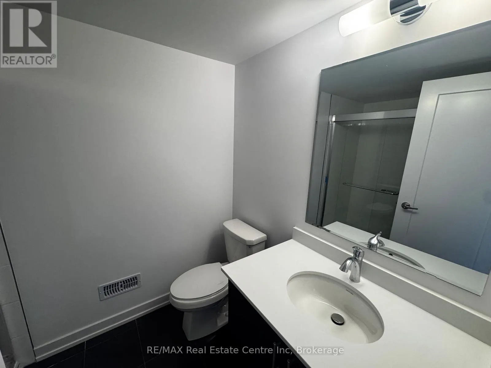 93 - 940 ST DAVID STREET N, #93