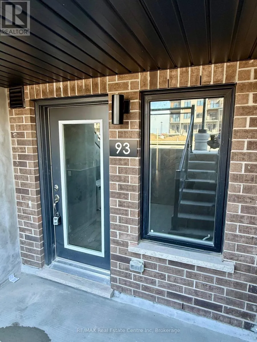 93 - 940 ST DAVID STREET N, #93