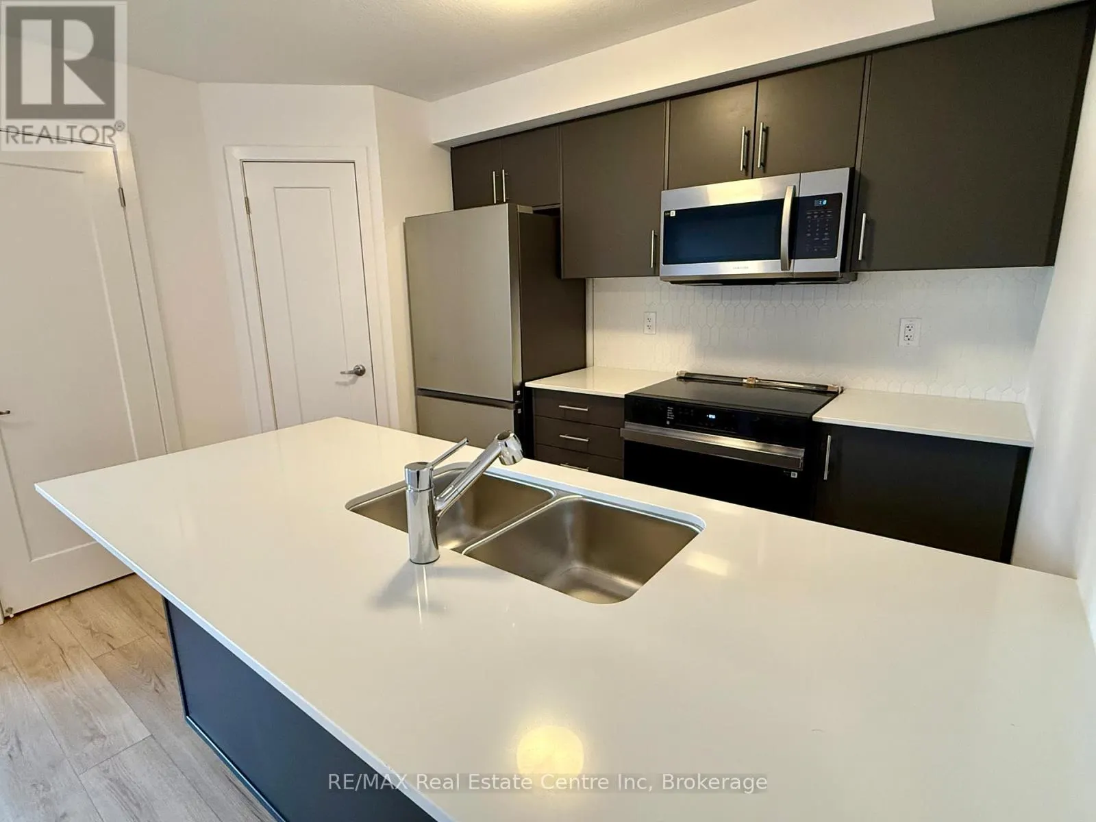 93 - 940 ST DAVID STREET N, #93