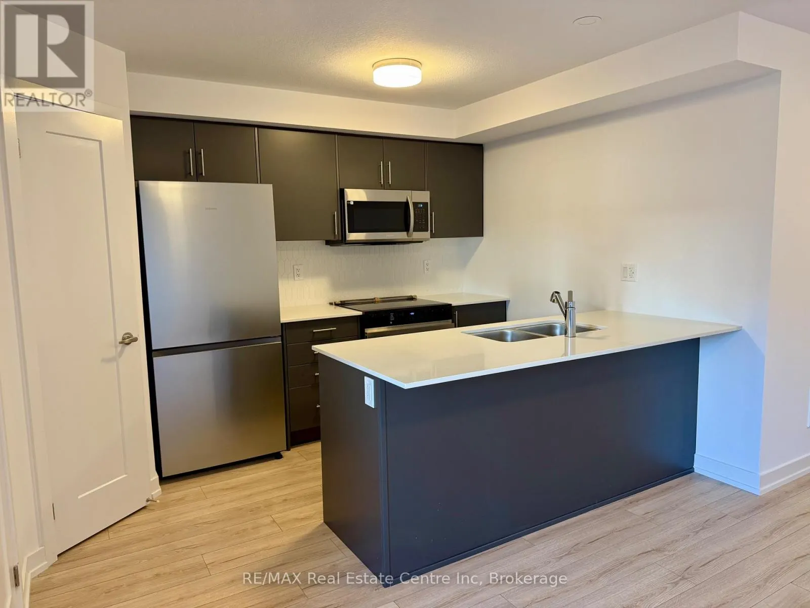 93 - 940 ST DAVID STREET N, #93