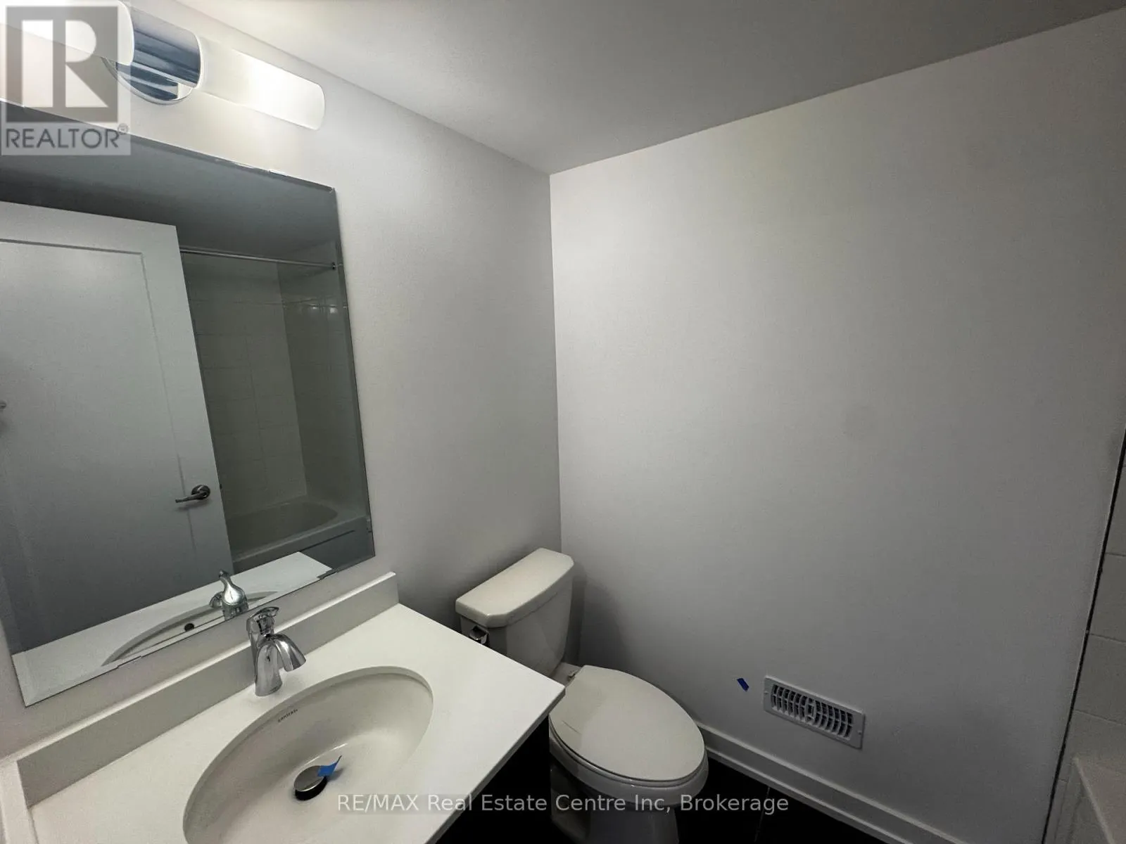 93 - 940 ST DAVID STREET N, #93