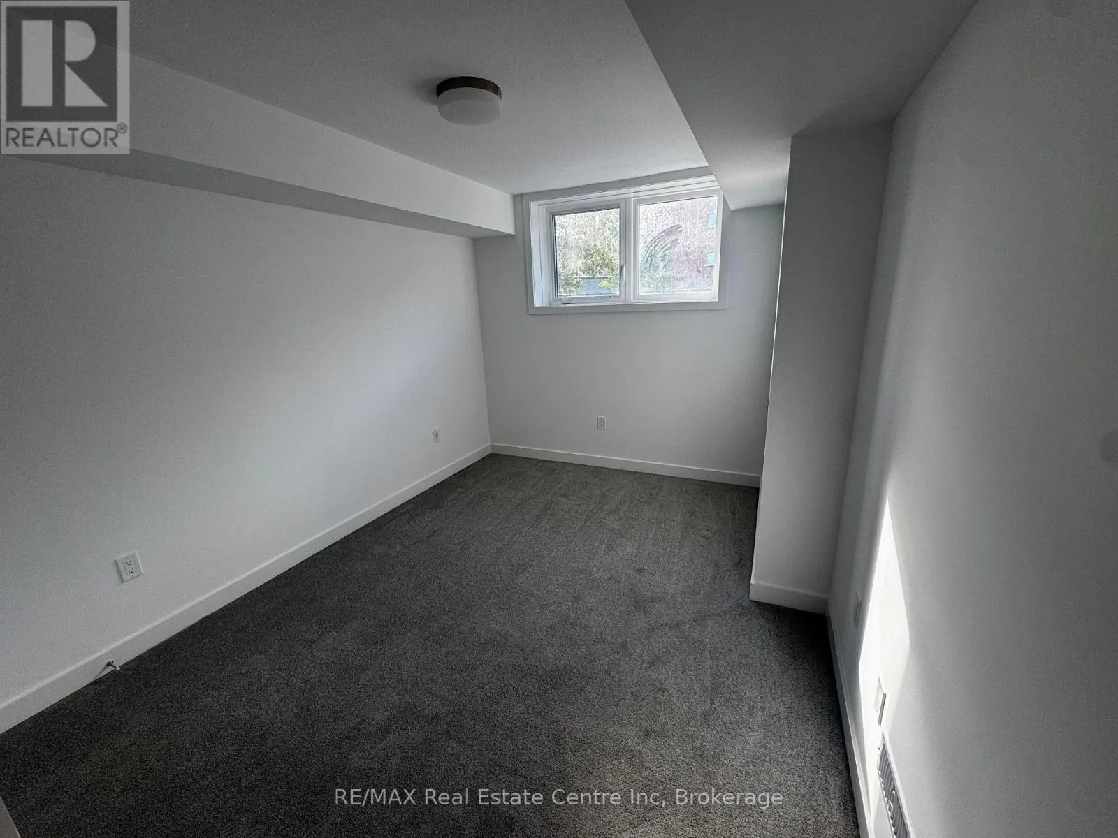 93 - 940 ST DAVID STREET N, #93