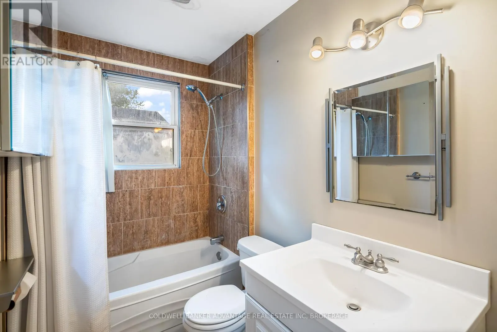 218 CANBORO ROAD