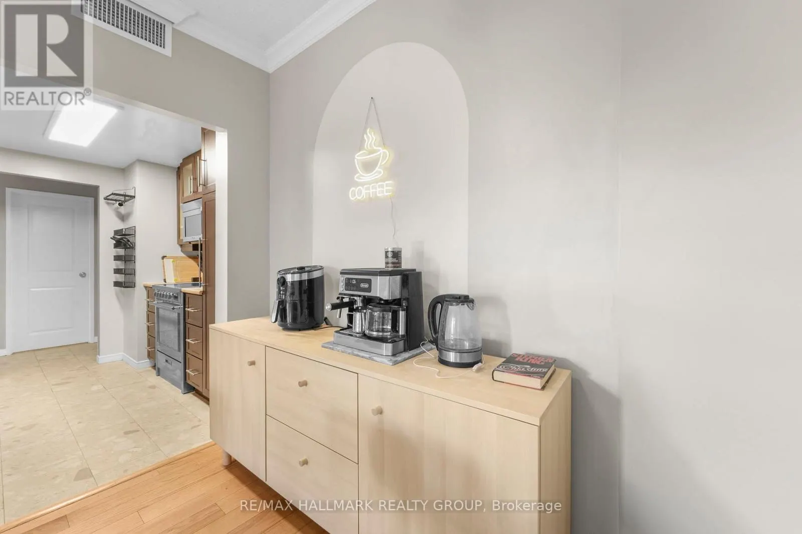 101 - 556 LAURIER AVENUE W