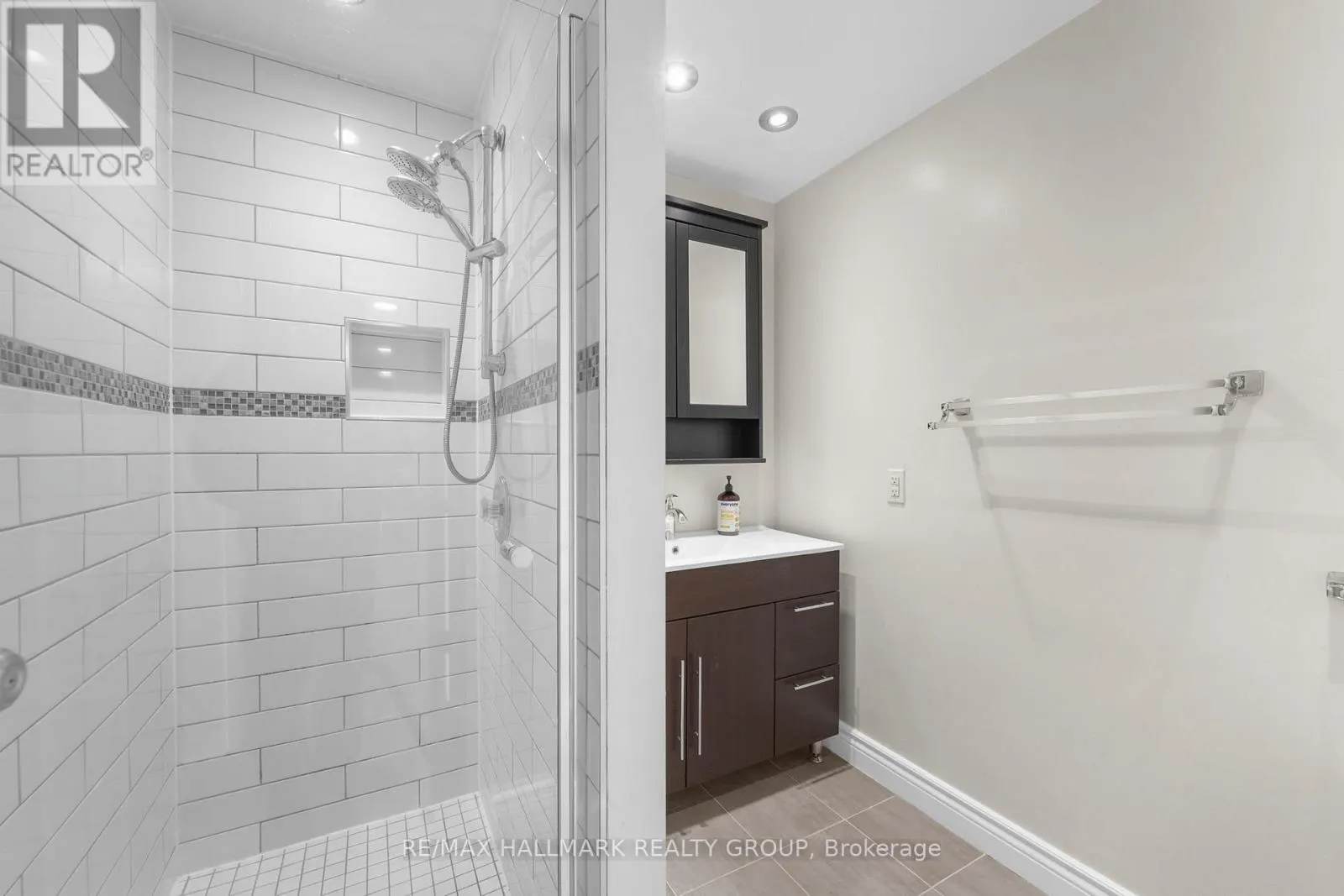 101 - 556 LAURIER AVENUE W