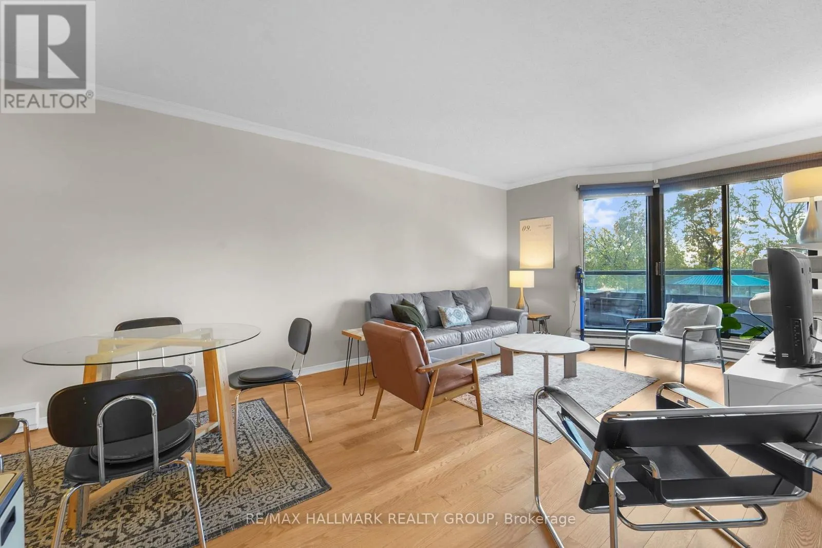 101 - 556 LAURIER AVENUE W