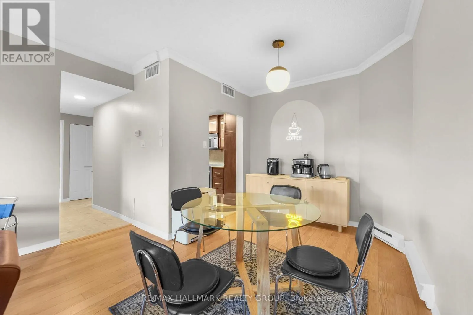 101 - 556 LAURIER AVENUE W