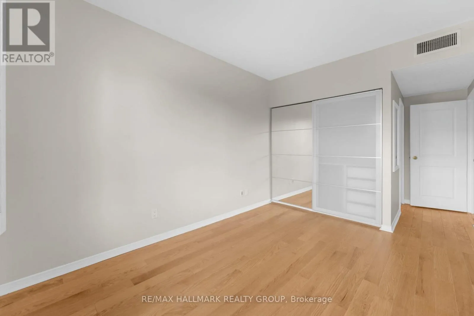 101 - 556 LAURIER AVENUE W