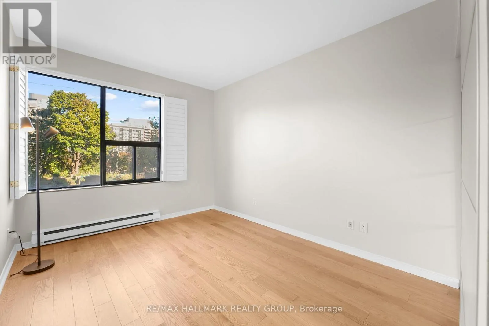 101 - 556 LAURIER AVENUE W