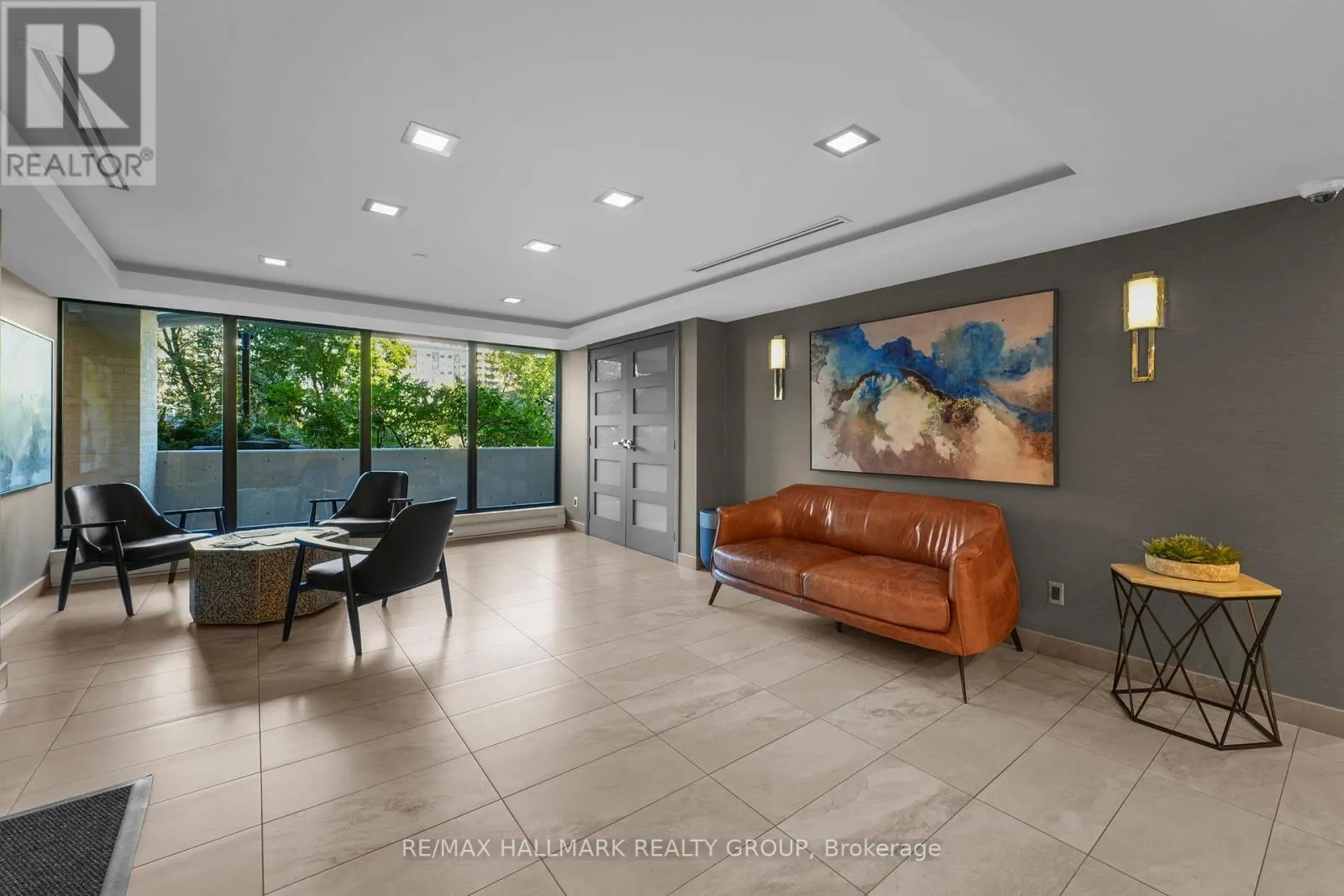 101 - 556 LAURIER AVENUE W