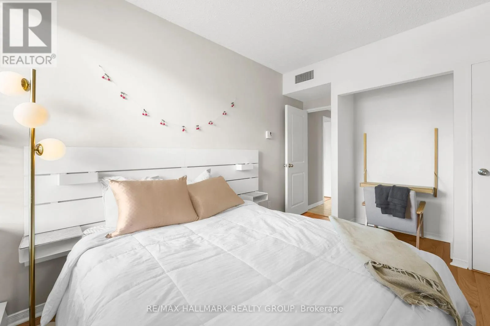 101 - 556 LAURIER AVENUE W