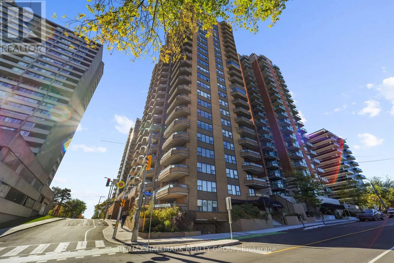 101 - 556 LAURIER AVENUE W