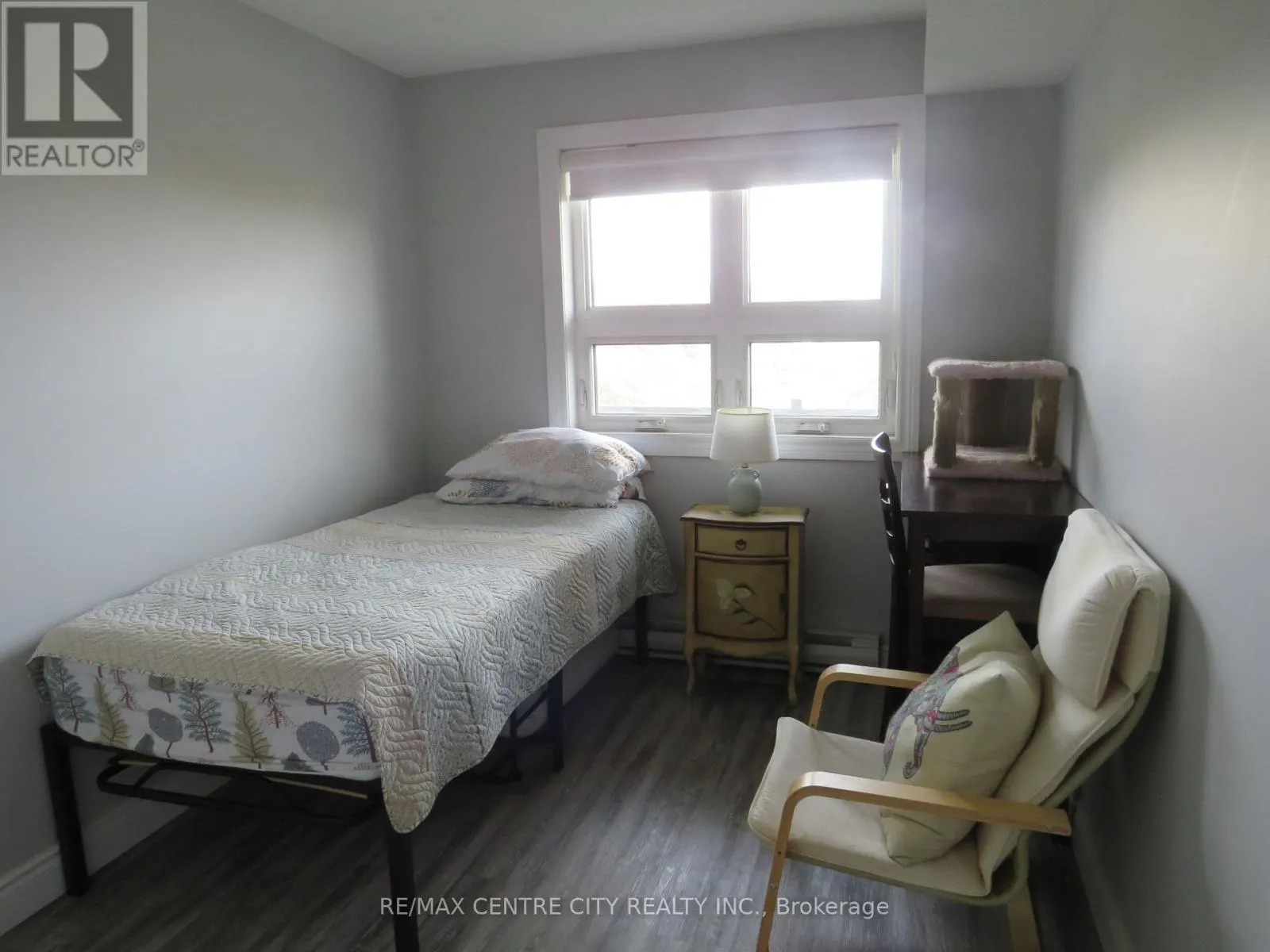 402 - 15 JACKSWAY CRESCENT, #402