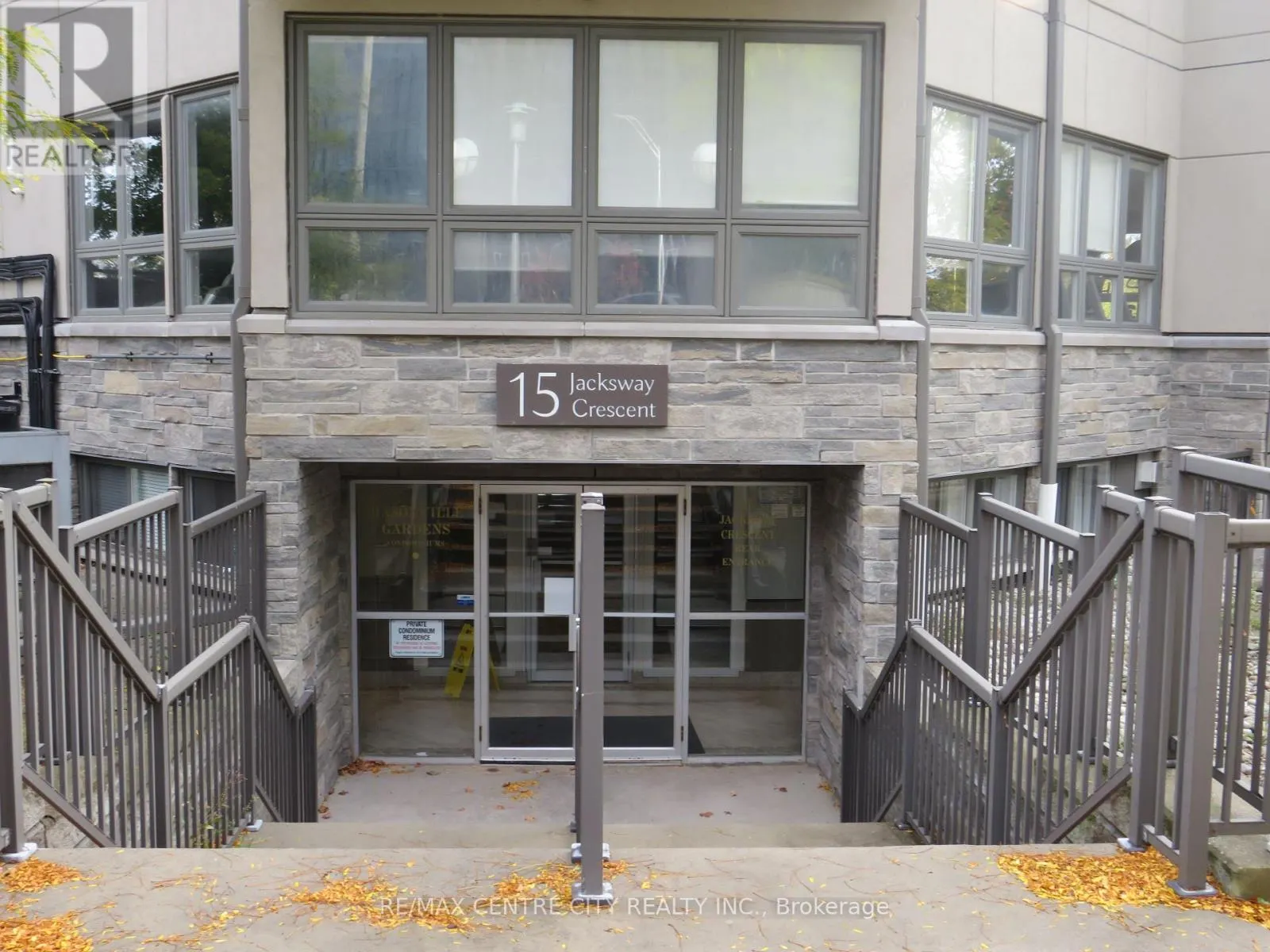 402 - 15 JACKSWAY CRESCENT, #402