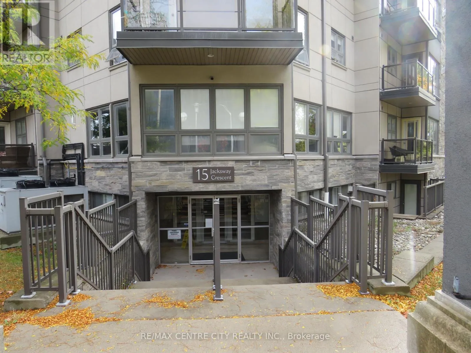 402 - 15 JACKSWAY CRESCENT, #402