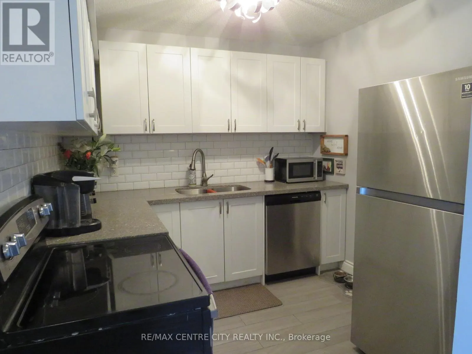 402 - 15 JACKSWAY CRESCENT, #402