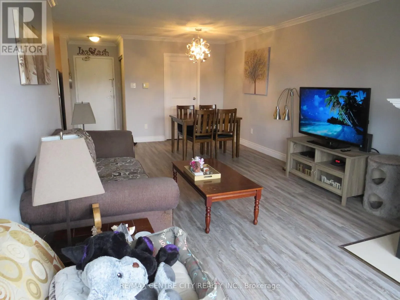 402 - 15 JACKSWAY CRESCENT, #402