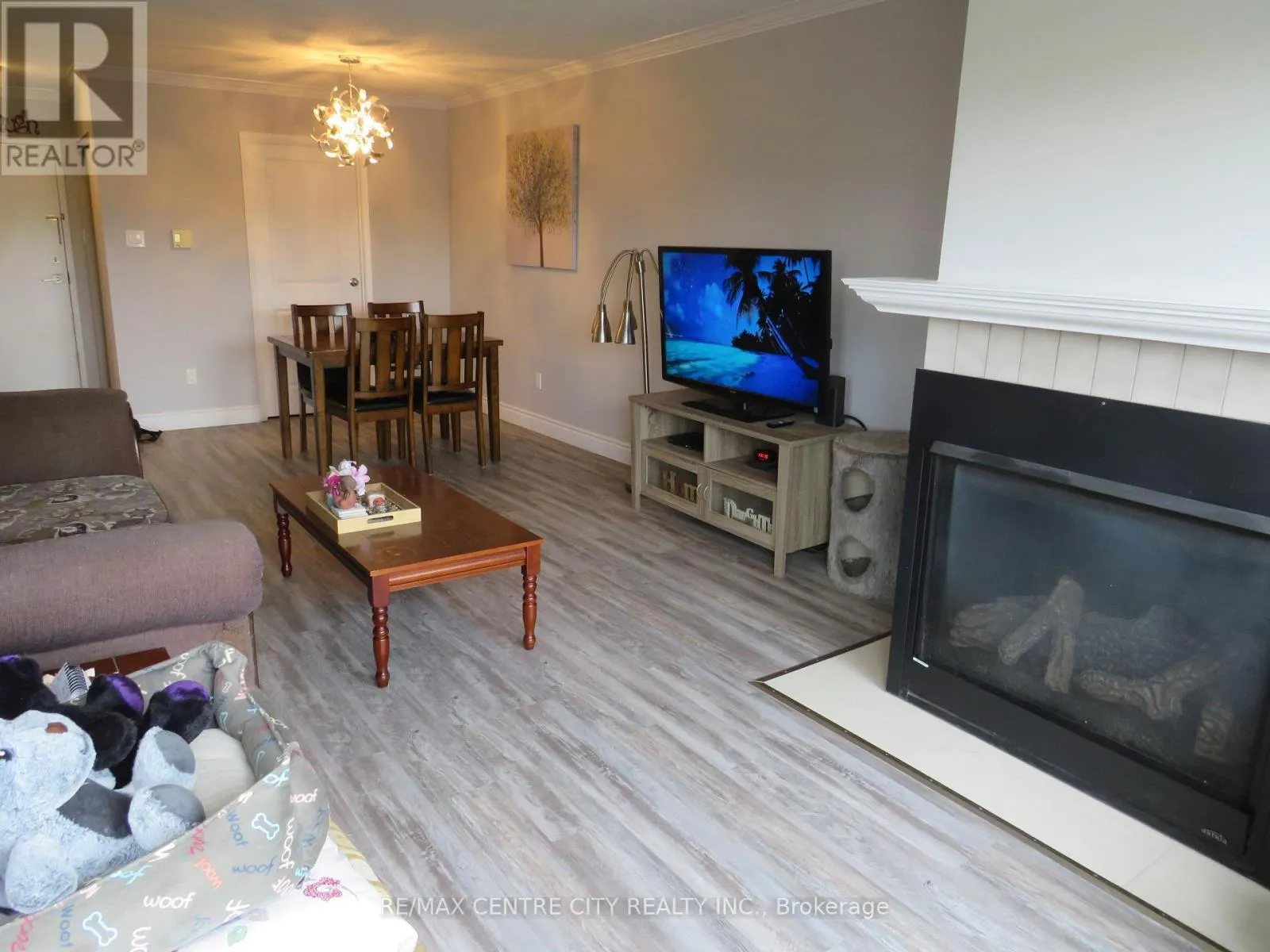 402 - 15 JACKSWAY CRESCENT, #402