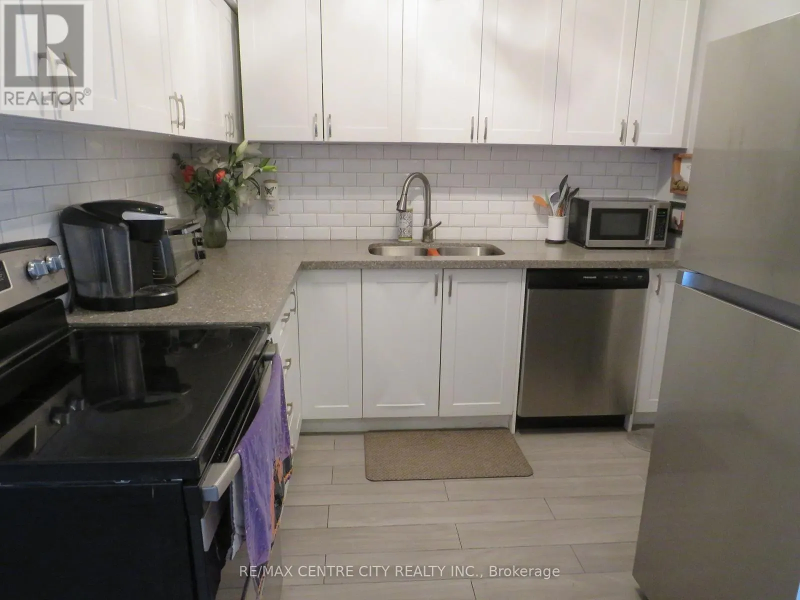 402 - 15 JACKSWAY CRESCENT, #402