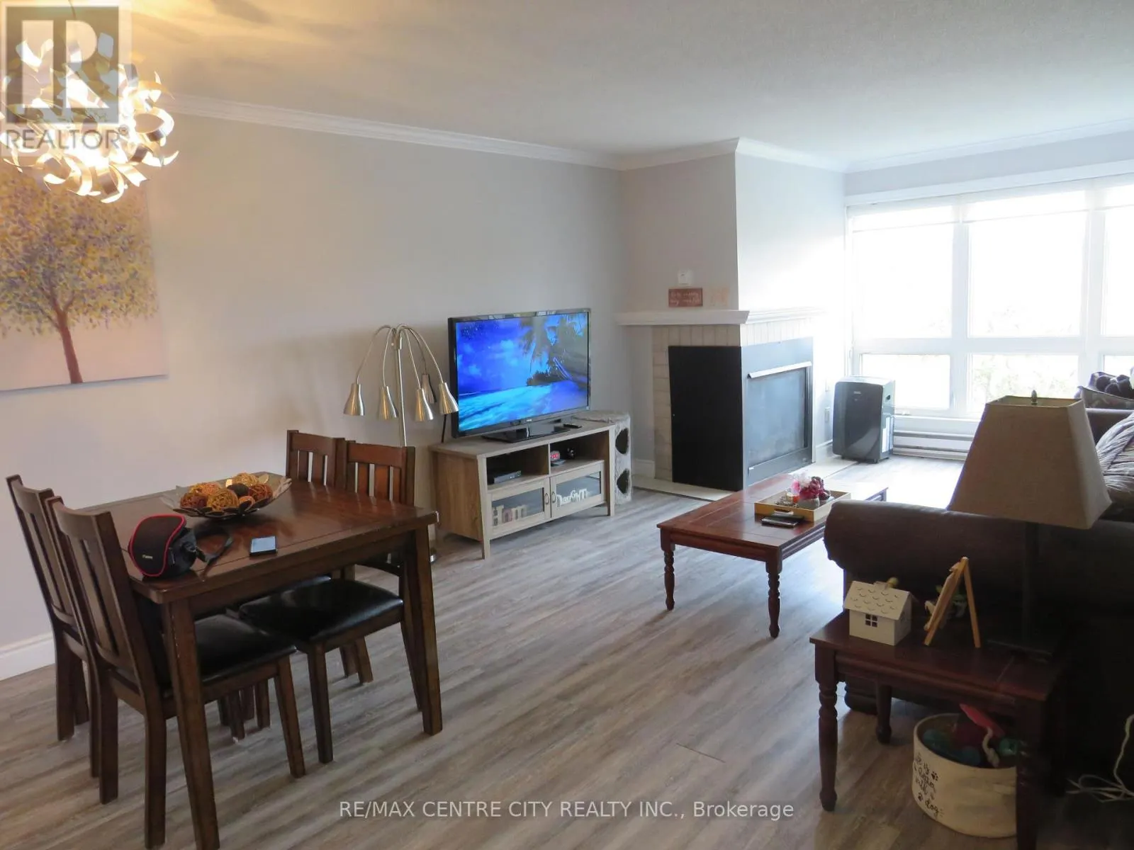 402 - 15 JACKSWAY CRESCENT, #402