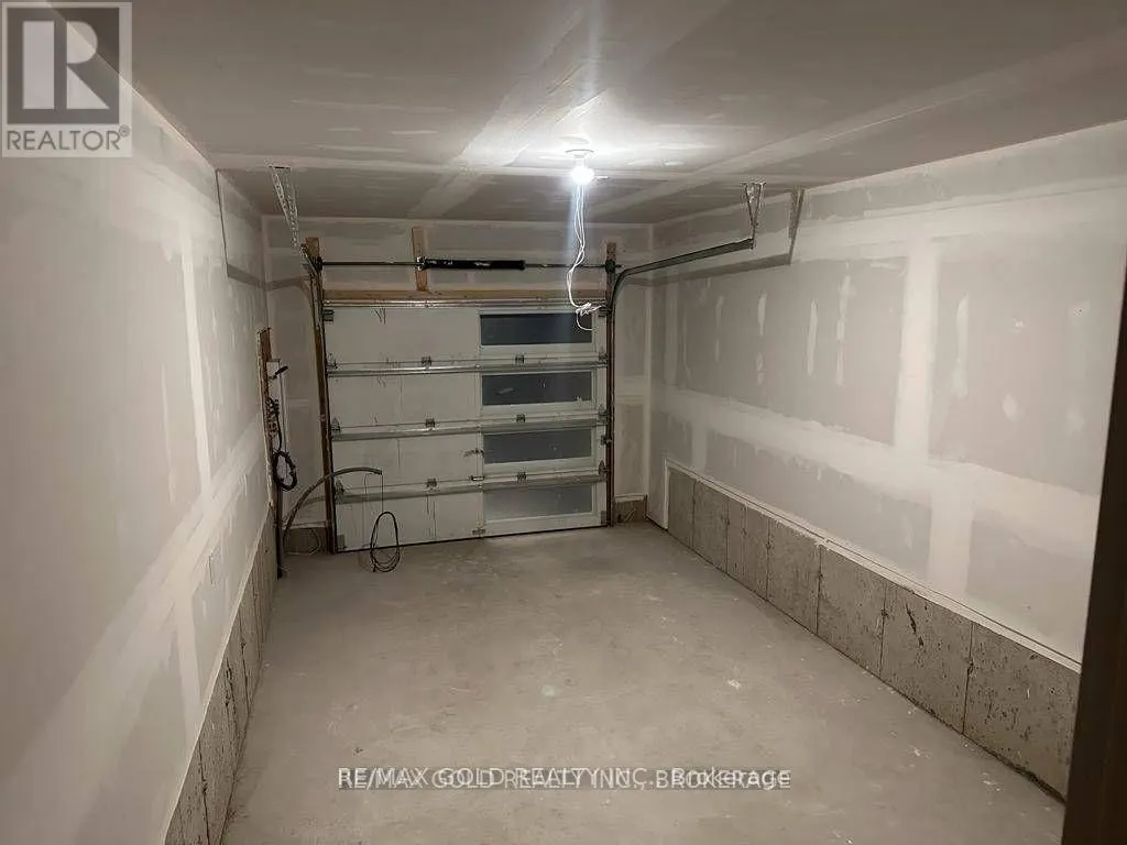 195 WEST OAK TRAIL