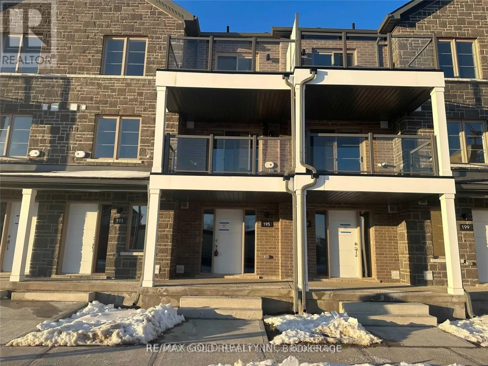 195 WEST OAK TRAIL