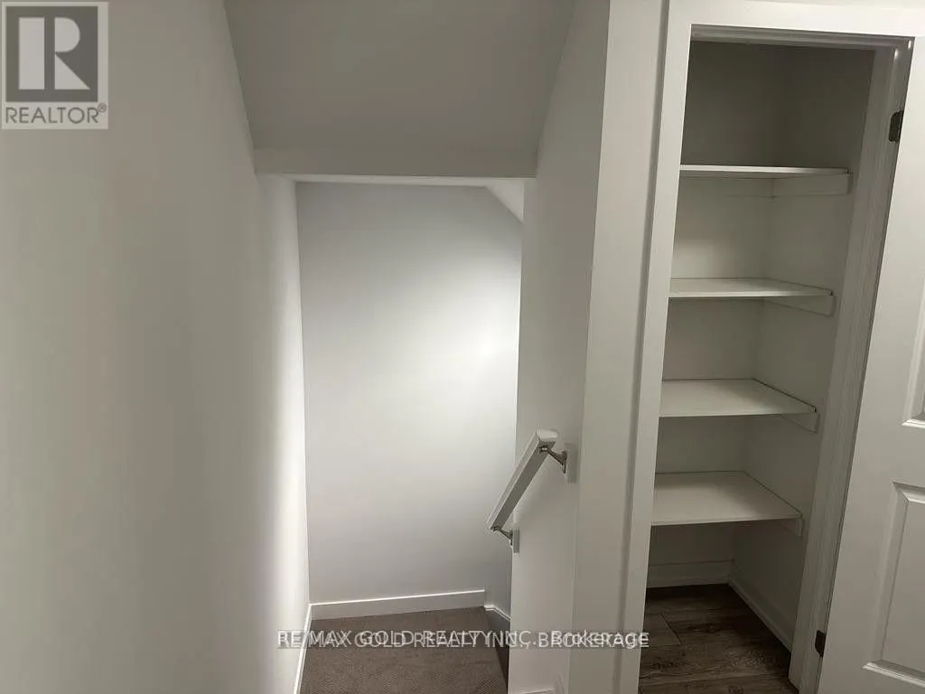 195 WEST OAK TRAIL