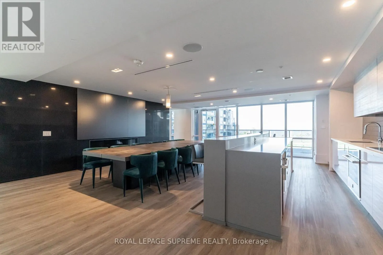 337 - 16 CONCORD PLACE