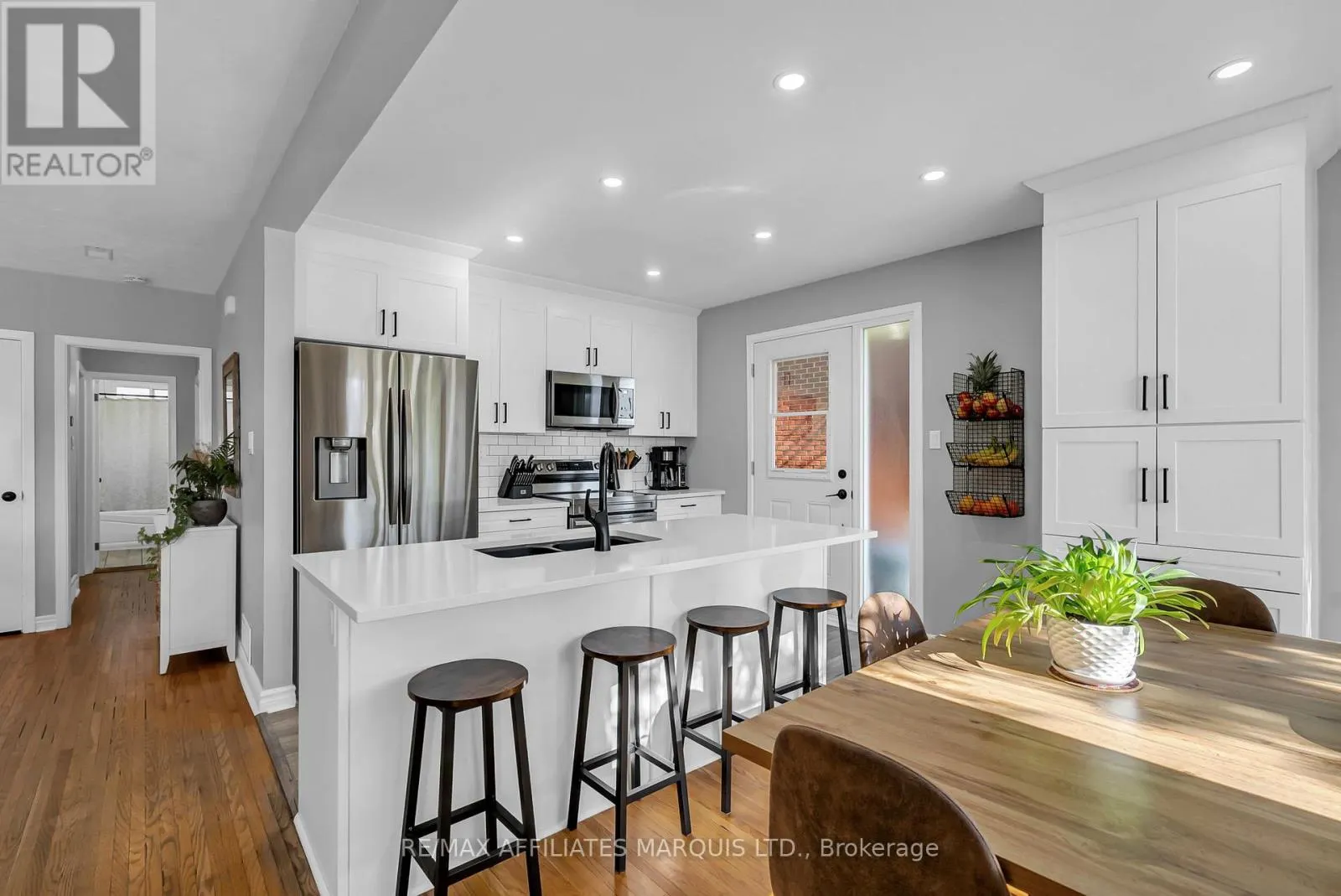 220 15TH STREET W