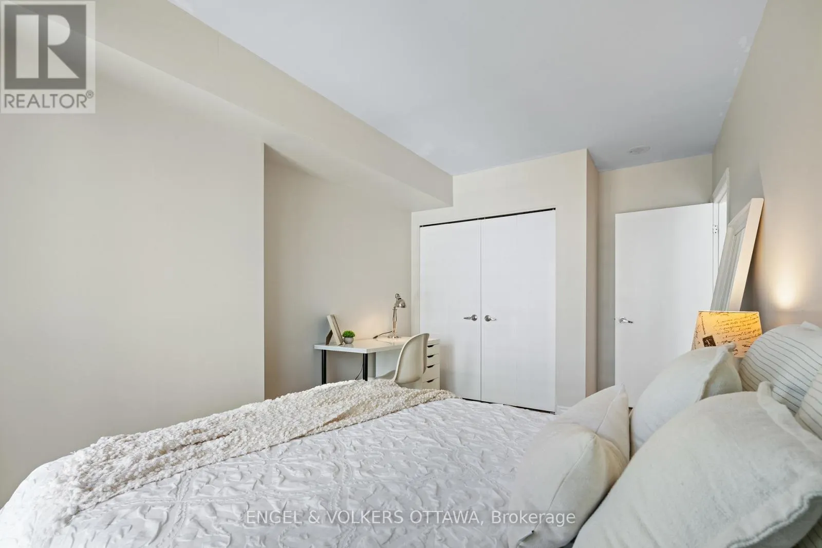 1403 - 445 LAURIER AVENUE W