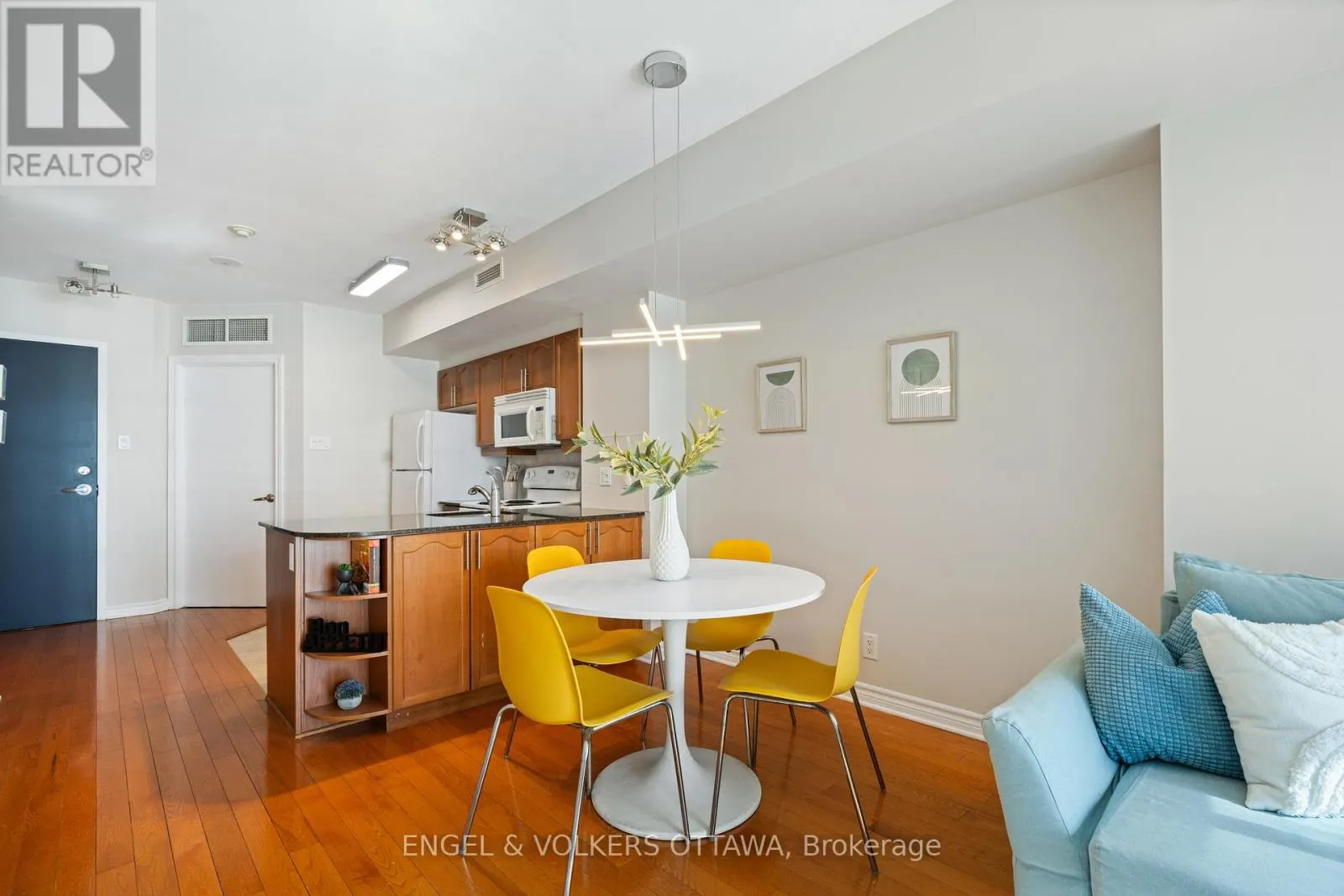 1403 - 445 LAURIER AVENUE W