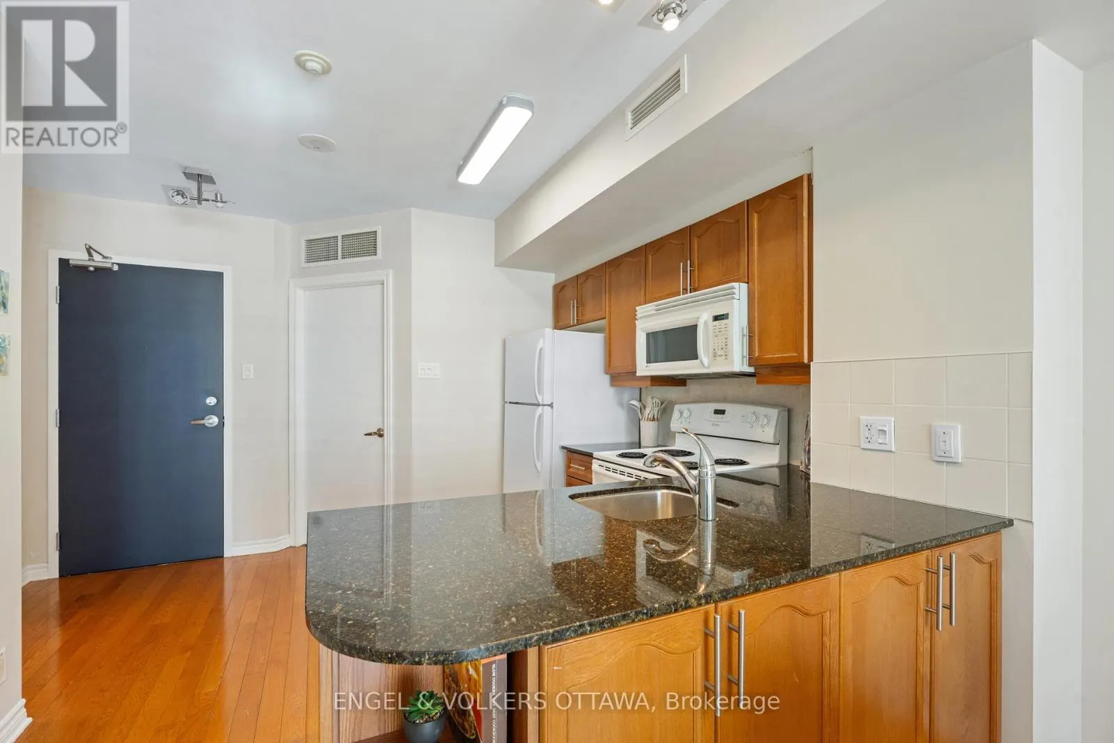 1403 - 445 LAURIER AVENUE W