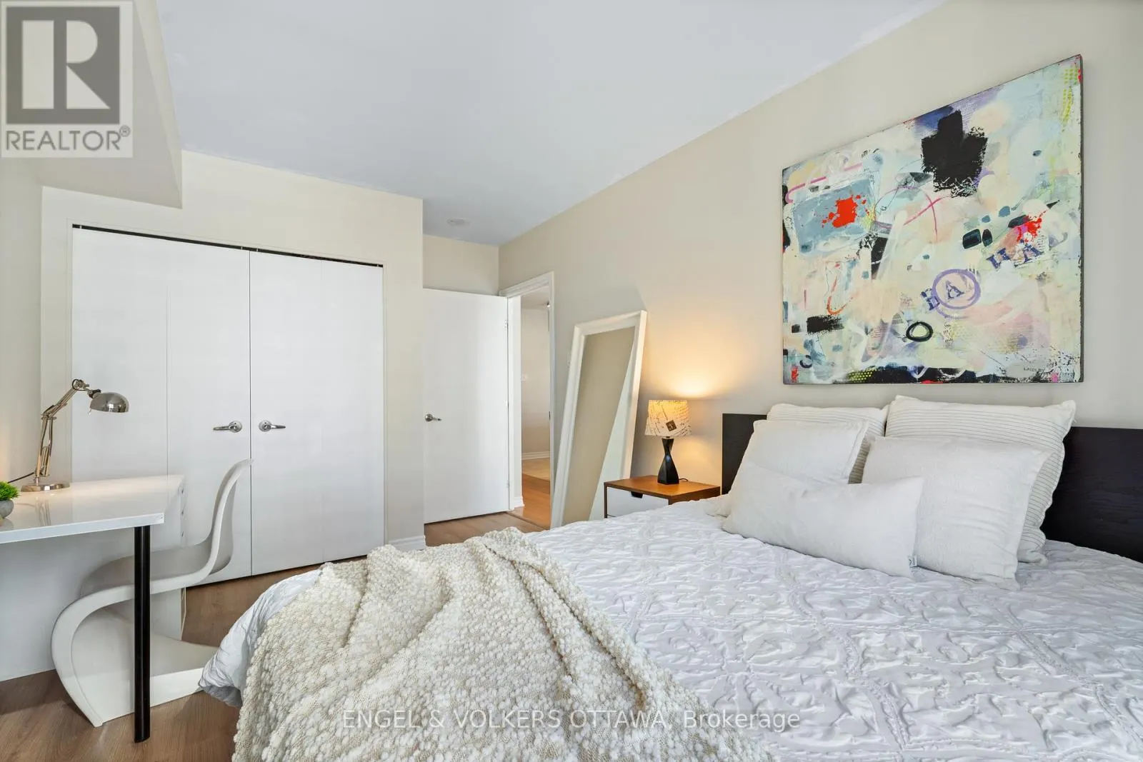 1403 - 445 LAURIER AVENUE W