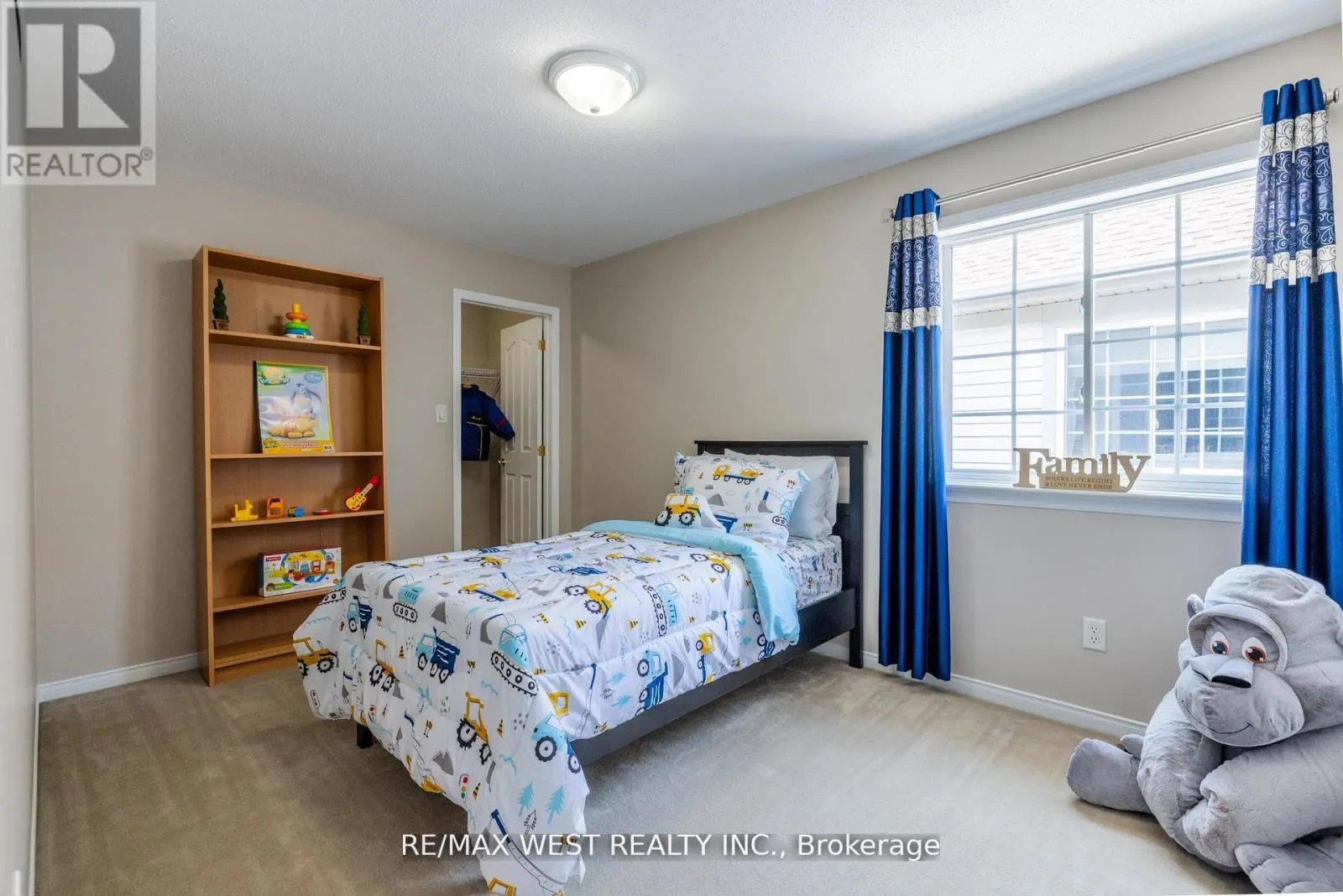 214 CASTLEGARTH CRESCENT