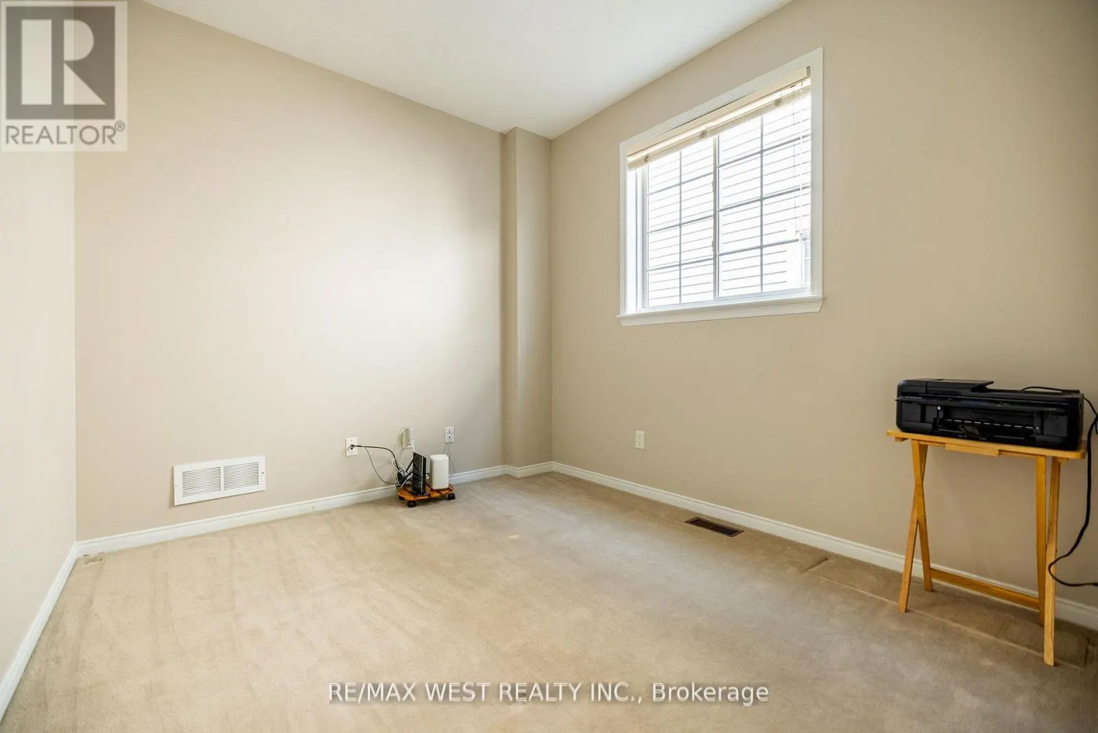 214 CASTLEGARTH CRESCENT