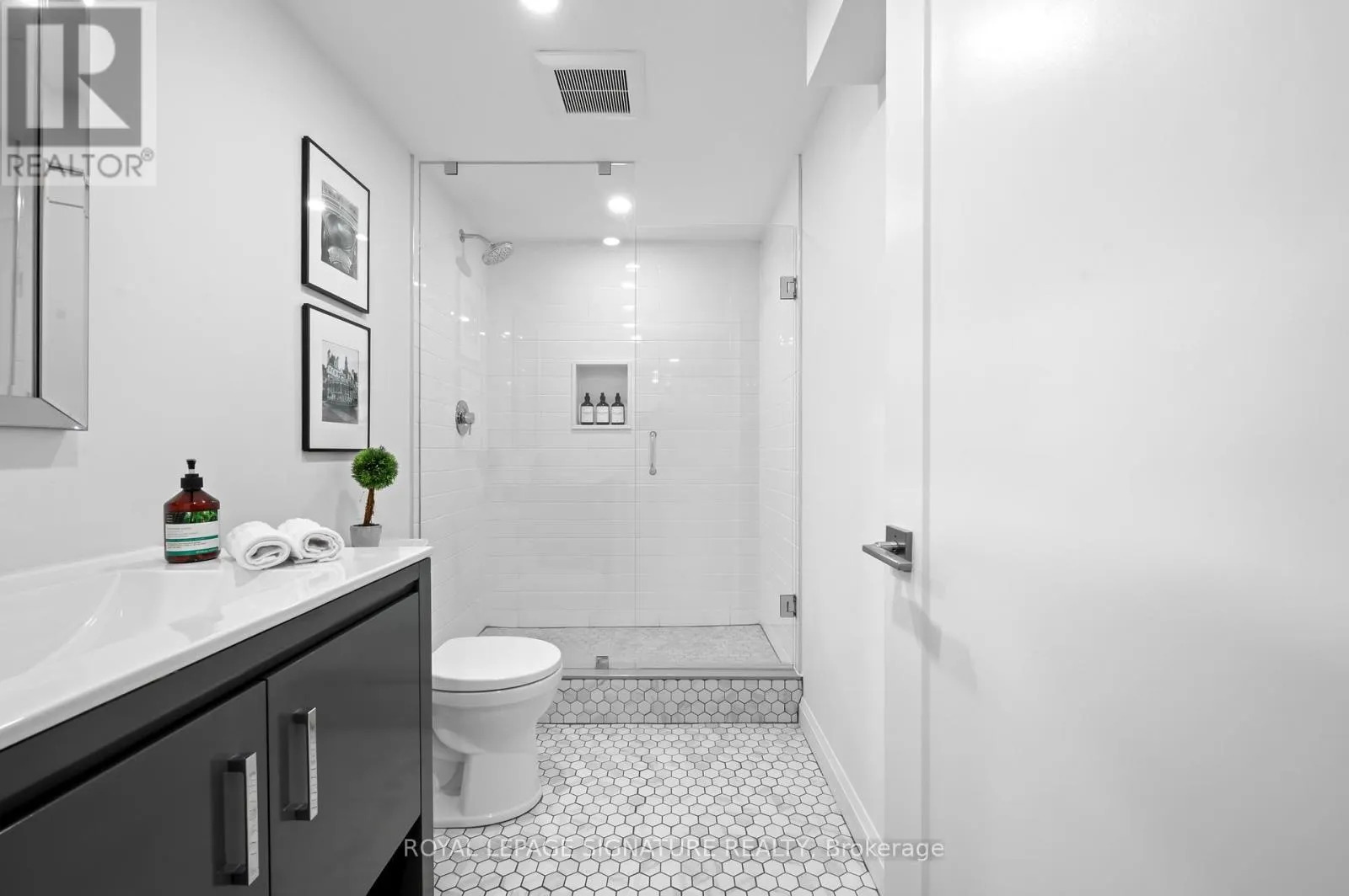22 - 35 MIDHURST HEIGHTS
