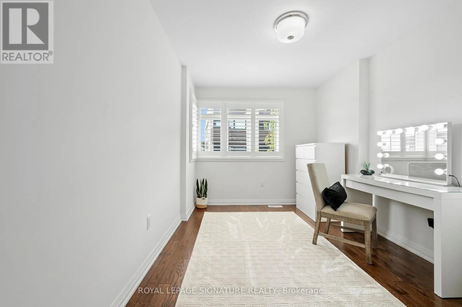 22 - 35 MIDHURST HEIGHTS