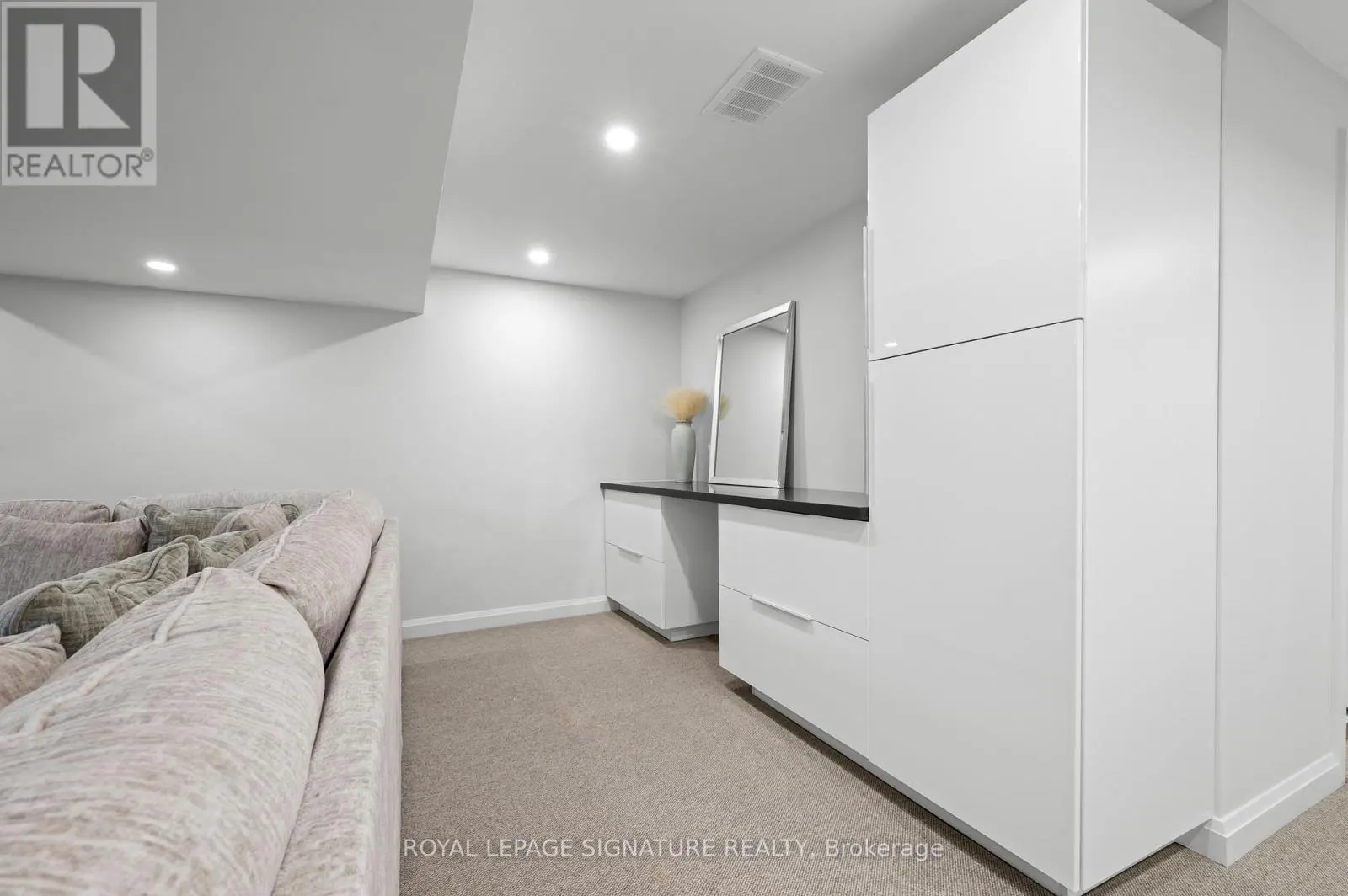 22 - 35 MIDHURST HEIGHTS